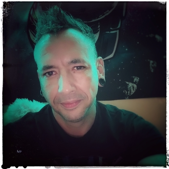 Meet your Posher, J - Picture 1 of 2